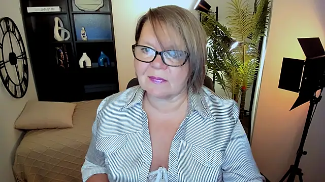 Snapshot of Shannonshine chatting on July 17, 2026, 1:19 pm Shannonshine online show from July 17, 2026, 1:19 pm