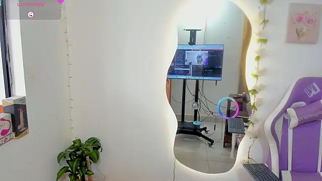 sofia gold  online show from September 26, 2025, 3:41 pm