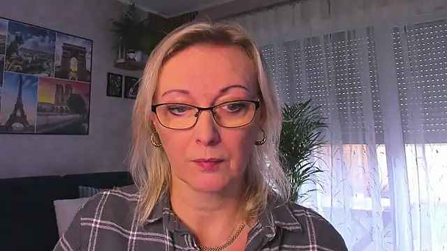 vanessa chat online show from November 12, 2025, 2:10 pm