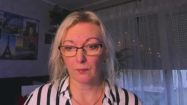 vanessa chat online show from December 17, 2025, 2:22 pm