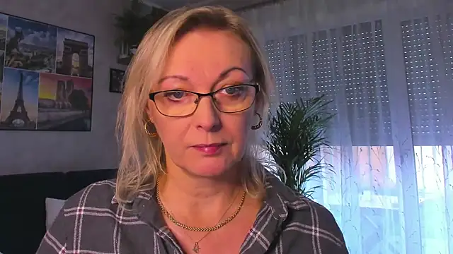 vanessa chat online show from November 3, 2025, 2:20 pm