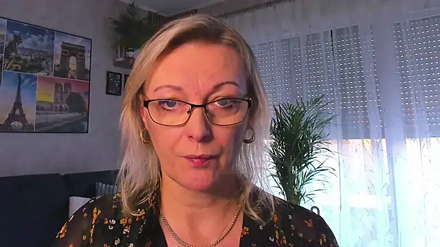 vanessa chat online show from November 6, 2025, 2:21 pm