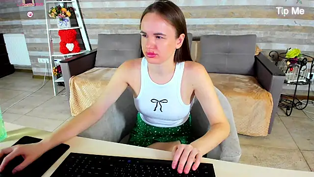 Snapshot of SusanSmit chatting on October 4, 2025, 6:53 pm SusanSmit online show from October 4, 2025, 6:53 pm