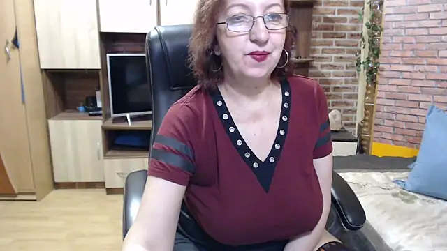 EvelyneFlirtyMilf online show from March 18, 2025, 5:45 am