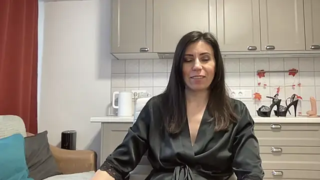 HotyWinter online show from November 17, 2025, 5:55 am