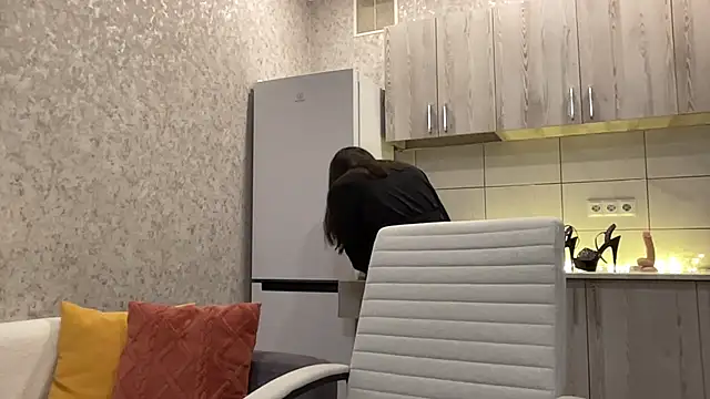 HotyWinter online show from February 13, 2026, 3:50 am