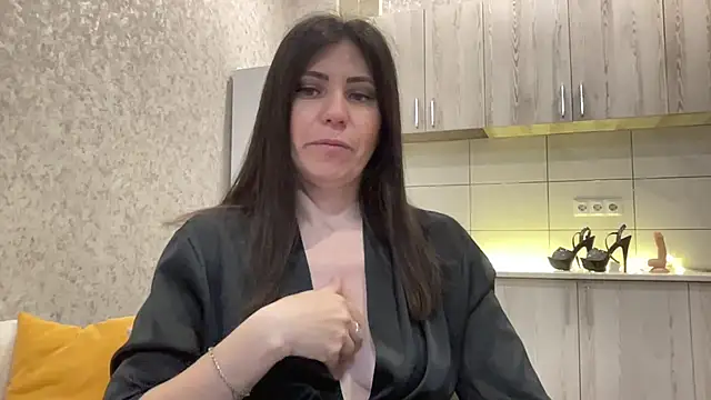 HotyWinter online show from February 25, 2026, 2:56 am