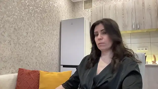 HotyWinter online show from February 27, 2026, 5:07 am