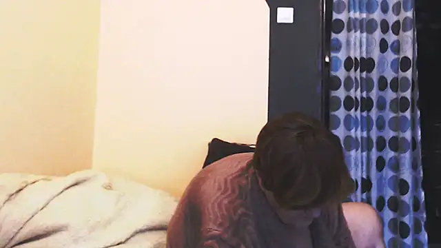 Snapshot of MioritaHard chatting on October 17, 2025, 10:18 am MioritaHard online show from October 17, 2025, 10:18 am