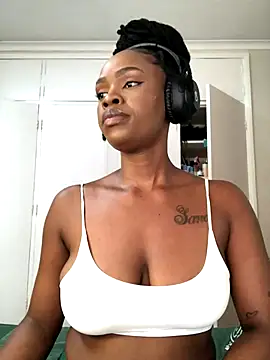 LuciousLips96 online show from October 12, 2025, 10:16 am