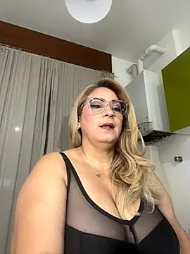 Snapshot of x_elena_x chatting on October 24, 2025, 6:34 am x elena x online show from October 24, 2025, 6:34 am