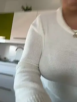 x elena x online show from March 6, 2025, 11:36 am