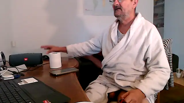 Snapshot of silvio-aus-luzern-CH chatting on October 7, 2025, 6:14 am silvio-aus-luzern-CH online show from October 7, 2025, 6:14 am