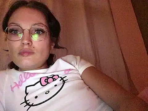 Snapshot of denisestar10 chatting on February 24, 2025, 4:58 pm denisestar10 online show from February 24, 2025, 4:58 pm