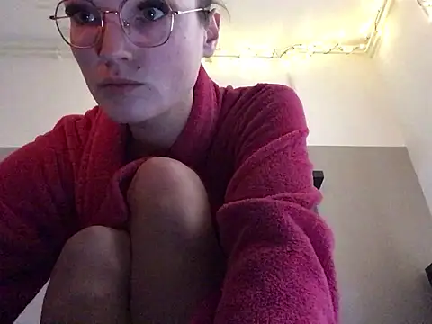 Snapshot of denisestar10 chatting on March 3, 2025, 8:30 am denisestar10 online show from March 3, 2025, 8:30 am