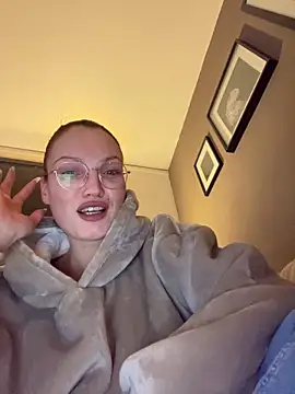 Snapshot of denisestar10 chatting on February 4, 2025, 7:00 pm denisestar10 online show from February 4, 2025, 7:00 pm