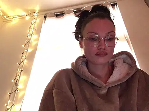 Snapshot of denisestar10 chatting on February 5, 2025, 3:20 pm denisestar10 online show from February 5, 2025, 3:20 pm