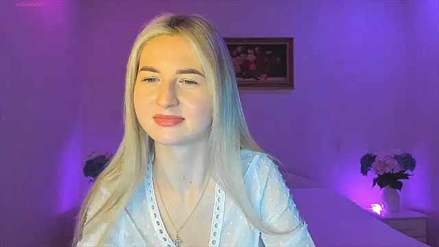 Snapshot of AnnaCarrera chatting on January 13, 2025, 8:37 pm AnnaCarrera online show from January 13, 2025, 8:37 pm