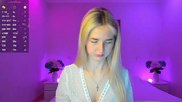 Snapshot of AnnaCarrera chatting on February 4, 2025, 12:51 am AnnaCarrera online show from February 4, 2025, 12:51 am