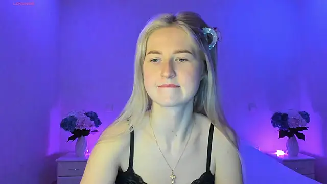 Snapshot of AnnaCarrera chatting on March 18, 2025, 9:32 pm AnnaCarrera online show from March 18, 2025, 9:32 pm