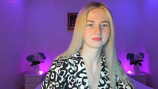 Snapshot of AnnaCarrera chatting on March 16, 2025, 8:00 pm AnnaCarrera online show from March 16, 2025, 8:00 pm