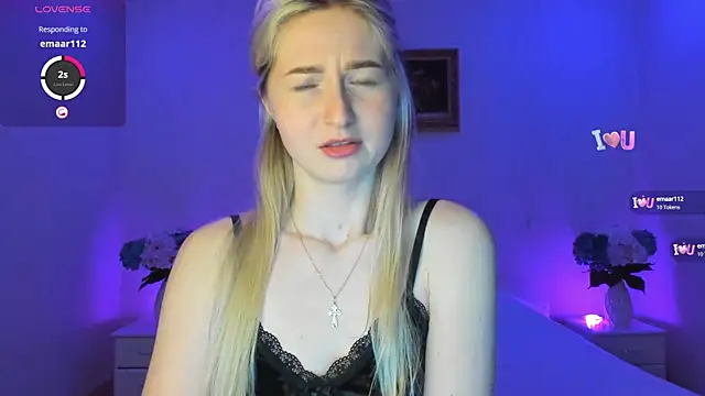 Snapshot of AnnaCarrera chatting on March 6, 2025, 9:09 pm AnnaCarrera online show from March 6, 2025, 9:09 pm