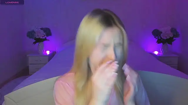 Snapshot of AnnaCarrera chatting on September 17, 2025, 6:21 pm AnnaCarrera online show from September 17, 2025, 6:21 pm