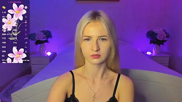 Snapshot of AnnaCarrera chatting on October 26, 2025, 9:48 pm AnnaCarrera online show from October 26, 2025, 9:48 pm