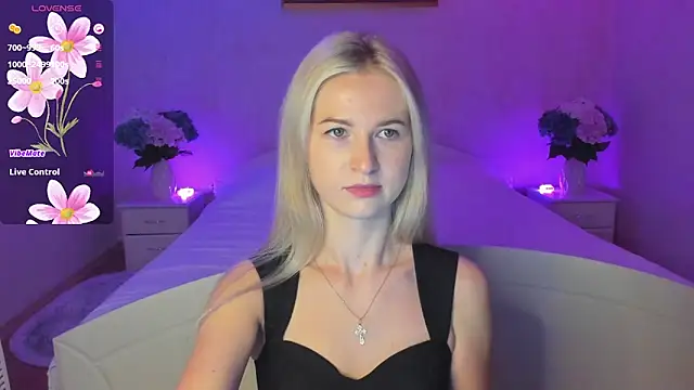 Snapshot of AnnaCarrera chatting on October 13, 2025, 9:05 pm AnnaCarrera online show from October 13, 2025, 9:05 pm