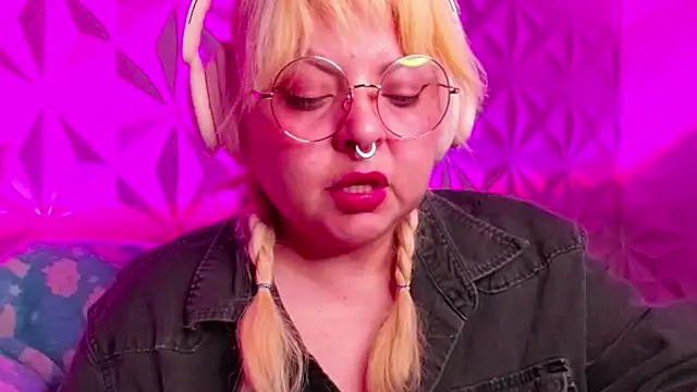 Snapshot of Satyn_doll chatting on October 17, 2025, 12:14 am Satyn doll online show from October 17, 2025, 12:14 am