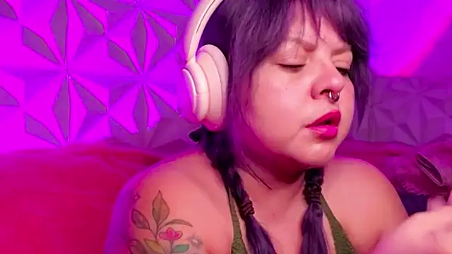 Snapshot of Satyn_doll chatting on October 21, 2025, 4:34 am Satyn doll online show from October 21, 2025, 4:34 am