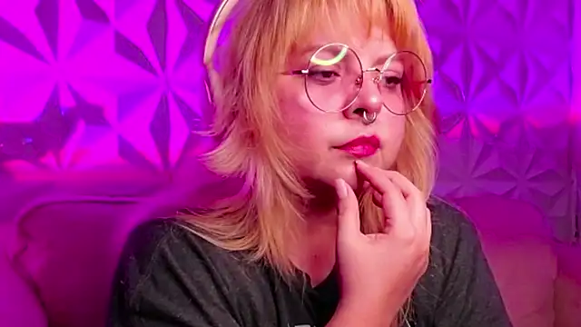 Snapshot of Satyn_doll chatting on October 3, 2025, 11:28 pm Satyn doll online show from October 3, 2025, 11:28 pm