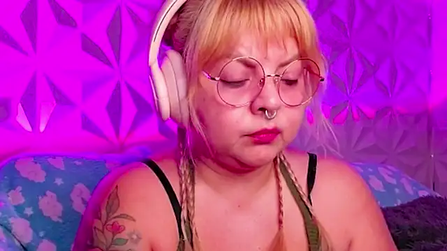 Snapshot of Satyn_doll chatting on October 5, 2025, 10:22 pm Satyn doll online show from October 5, 2025, 10:22 pm