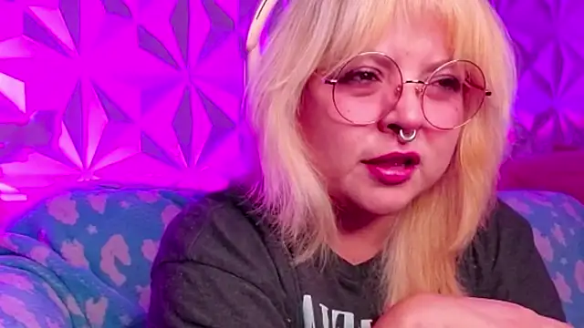 Snapshot of Satyn_doll chatting on October 19, 2025, 10:12 pm Satyn doll online show from October 19, 2025, 10:12 pm