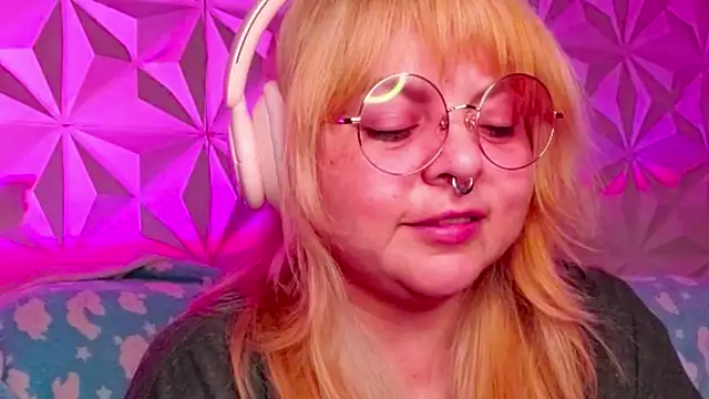 Snapshot of Satyn_doll chatting on October 14, 2025, 3:18 am Satyn doll online show from October 14, 2025, 3:18 am