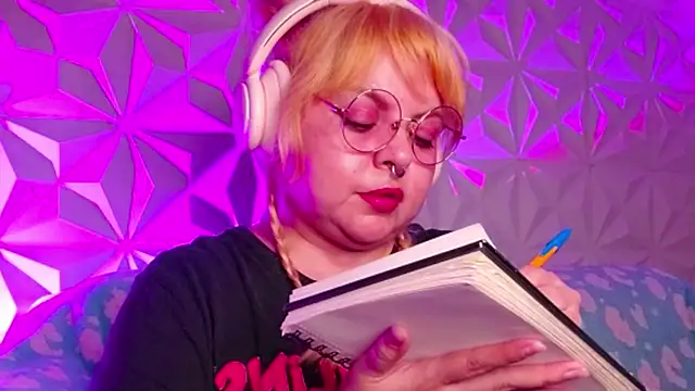 Snapshot of Satyn_doll chatting on September 24, 2025, 12:40 am Satyn doll online show from September 24, 2025, 12:40 am