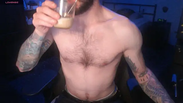 Snapshot of SexxxyLouis chatting on October 16, 2025, 7:33 pm SexxxyLouis online show from October 16, 2025, 7:33 pm