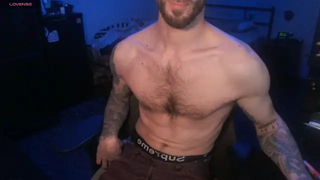 Snapshot of SexxxyLouis chatting on October 24, 2025, 8:35 am SexxxyLouis online show from October 24, 2025, 8:35 am