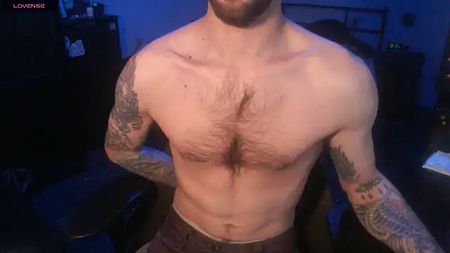 Snapshot of SexxxyLouis chatting on October 28, 2025, 1:54 pm SexxxyLouis online show from October 28, 2025, 1:54 pm