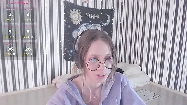  Hanna Moon  online show from October 18, 2025, 9:22 am