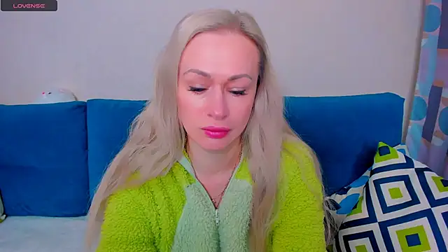 Snapshot of EllenMoore chatting on September 30, 2025, 3:01 am EllenMoore online show from September 30, 2025, 3:01 am