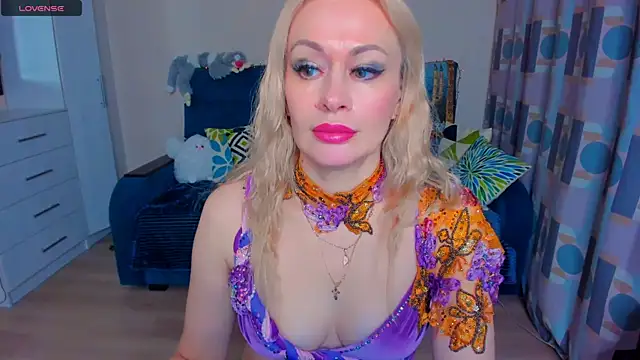 EllenMoore online show from December 15, 2024, 5:45 am