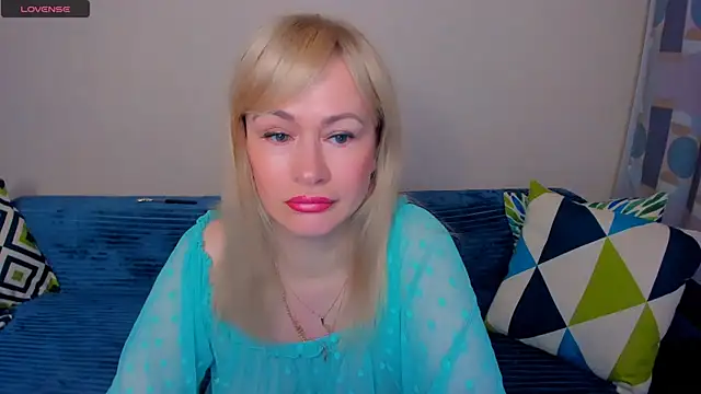 EllenMoore online show from July 2, 2026, 3:07 am