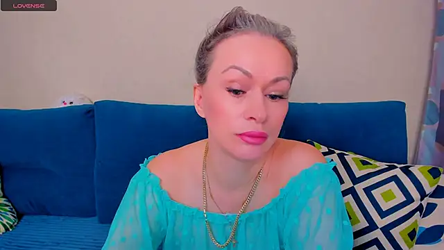 Snapshot of EllenMoore chatting on October 23, 2025, 3:05 am EllenMoore online show from October 23, 2025, 3:05 am