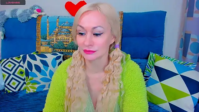 EllenMoore online show from January 13, 2025, 5:44 am