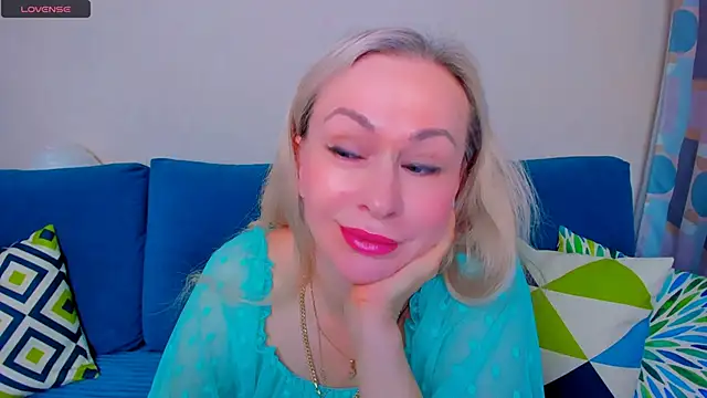 Snapshot of EllenMoore chatting on September 20, 2025, 3:11 am EllenMoore online show from September 20, 2025, 3:11 am