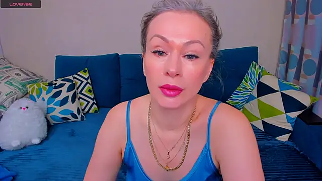 EllenMoore online show from November 4, 2025, 3:10 am