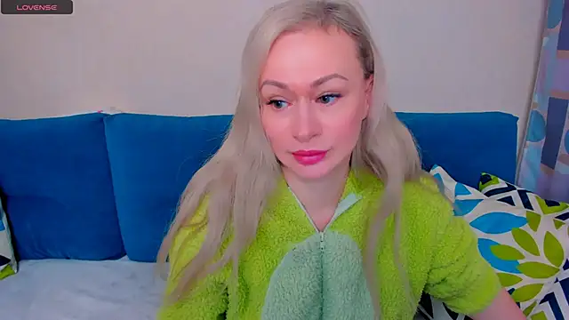 Snapshot of EllenMoore chatting on October 3, 2025, 3:09 am EllenMoore online show from October 3, 2025, 3:09 am