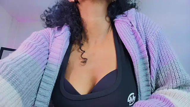 Snapshot of Ellie_Alves chatting on September 11, 2025, 1:00 pm Ellie Alves online show from September 11, 2025, 1:00 pm