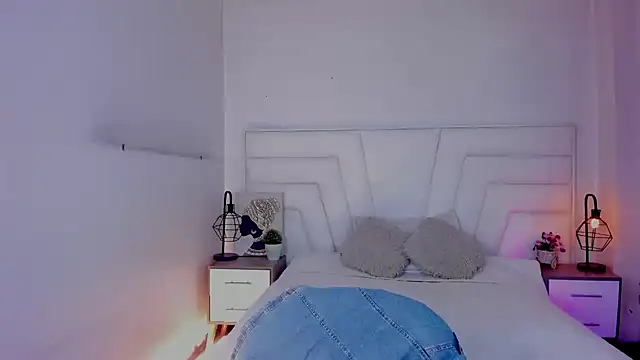 Snapshot of Ellie_Alves chatting on February 28, 2025, 1:03 pm Ellie Alves online show from February 28, 2025, 1:03 pm